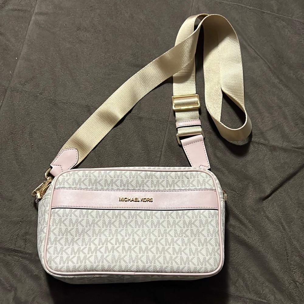 Like new Michael kors pink & cream crossbody